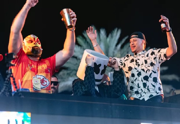 The Best Photos of Donna Kelce, Jason Kelce & the Kelce Family Cheering For Travis Kelce at the 2024 Super Bowl