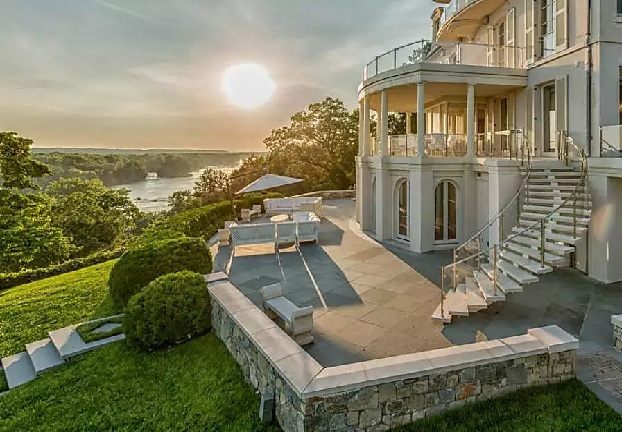 Travis Kelce Bought a House Worth 82 Millions dollars for Taylor Swift