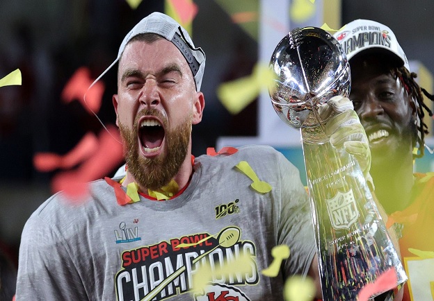When Travis Kelce signed his four-year, $57 million contract extension with the Chiefs in 2020, he decided that his first purchase would be something more meaningful than a new car. Kelce announced that he will be buying a building for his Eighty-Seven & Running Foundation to give inner-city Kansas City teenagers a safe place where they can study science, technology, engineering and mathematics.💛❤️