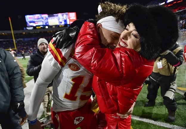 Brittany Mahomes debuts stunning new hair color, leaving blonde behind