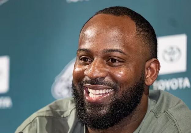 Fletcher Cox finishes off his NFL career with a farewell to the Eagles and family by his side
