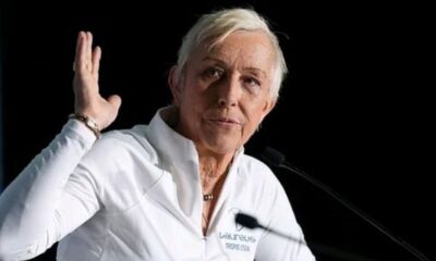 Breaking News: "It hurts but I still have 2 arms, 2 legs & a heart" - When Martina Navratilova was robbed of Calendar Grand Slam and lost 74-match win streak...see more