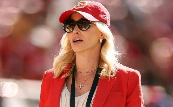 Breaking News: Why Tavia Hunt, Wife of Chiefs Owner Clark Hunt, Had to Take a ‘Walk of Shame’...see more