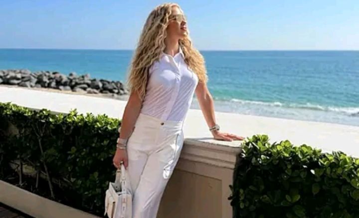 Breaking News: Gracie Hunt escapes her dad and duties as she's spotted in the desert happy and party ready...see more
