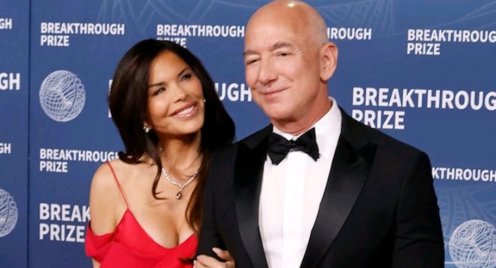 Breaking News: Lauren Sánchez and Jeff Bezos' emotional moment after her return from space: 'I had to come back, we're getting married'...see more