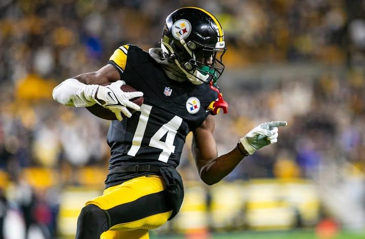 ESPN sources: Dallas and Pittsburgh are working to finalize a trade that will send wide receiver George Pickens to the Cowboys in exchange for draft pick compensation. The trade is expected to be finalized today...see more