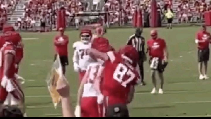 Breaking News: ‘Be a better teammate’ – Travis Kelce apologized for punching Chiefs star but Patrick Mahomes ‘loved’ it...see more